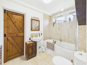 En-suite Bathroom- click for photo gallery